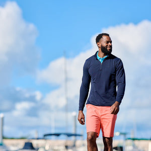 TABS_Bermuda_sweater_navy_front_walking