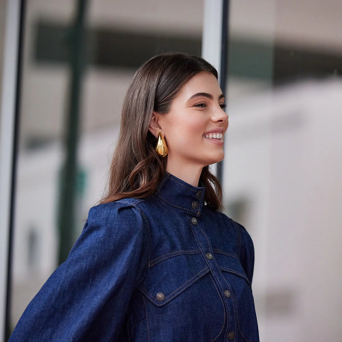 Adriana Pappas - Medium Waterdrop Studs