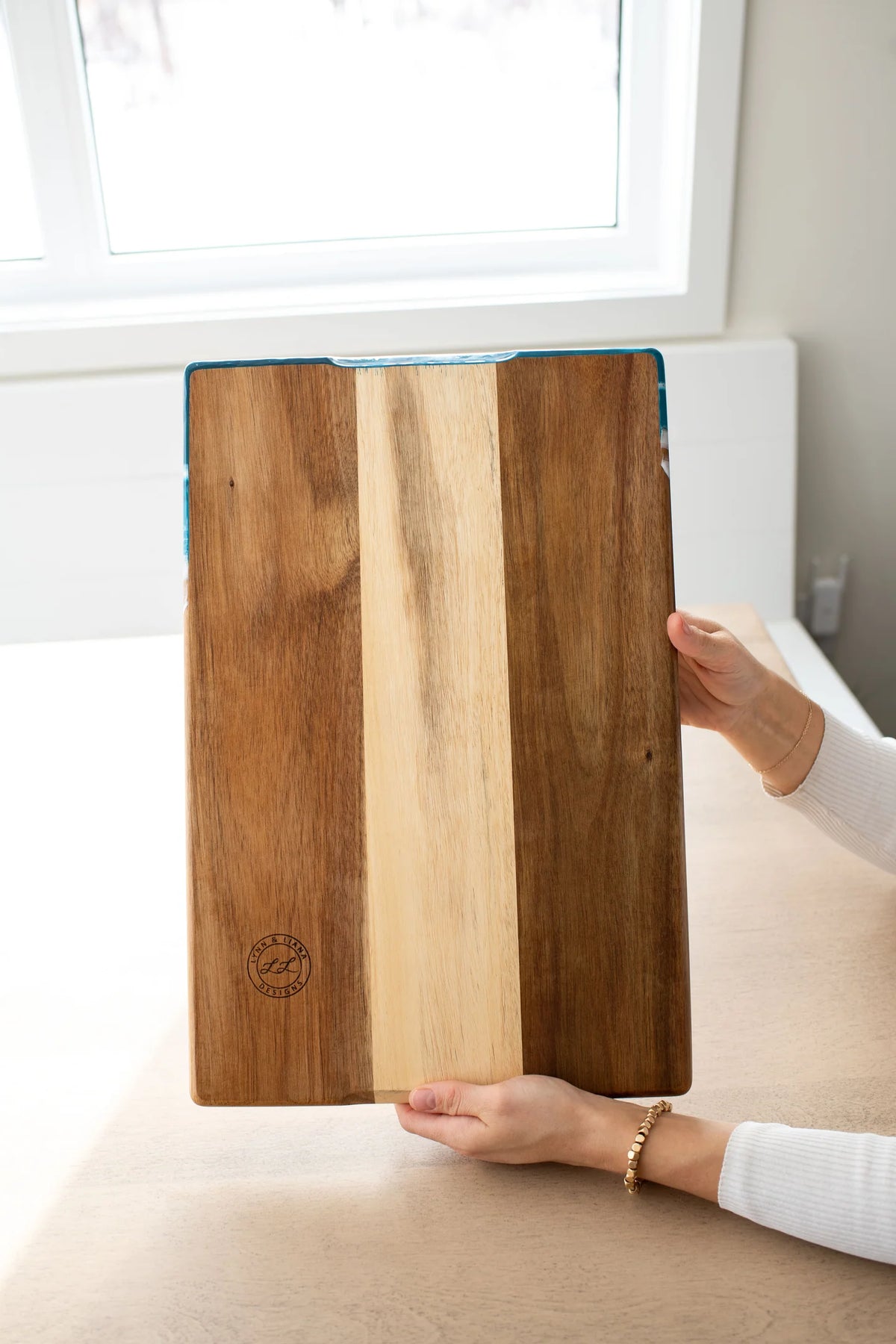 Lynn & Liana Designs Acacia Bread Board - Ocean Vibes