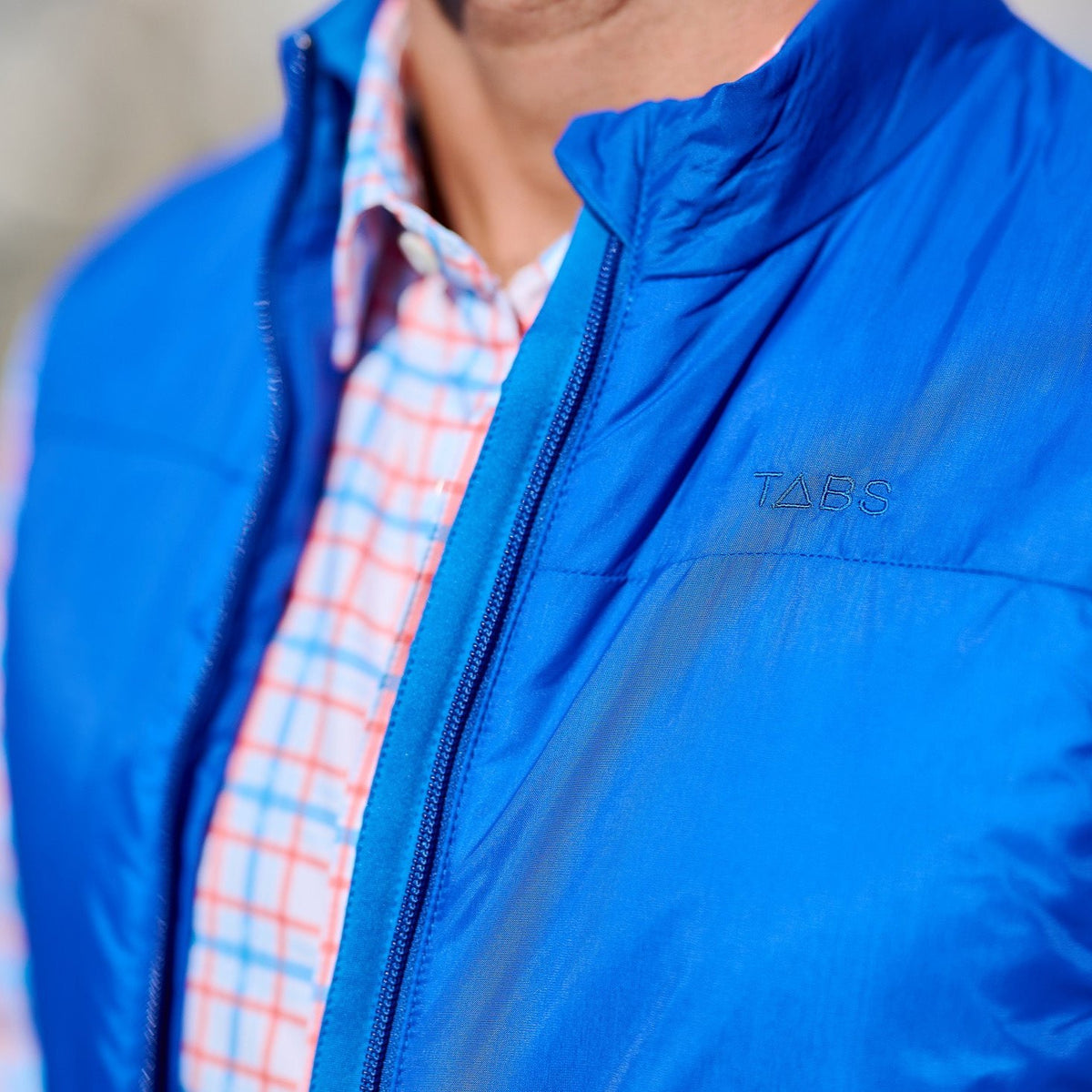 TABSBermuda_BlueGilet_front_detail