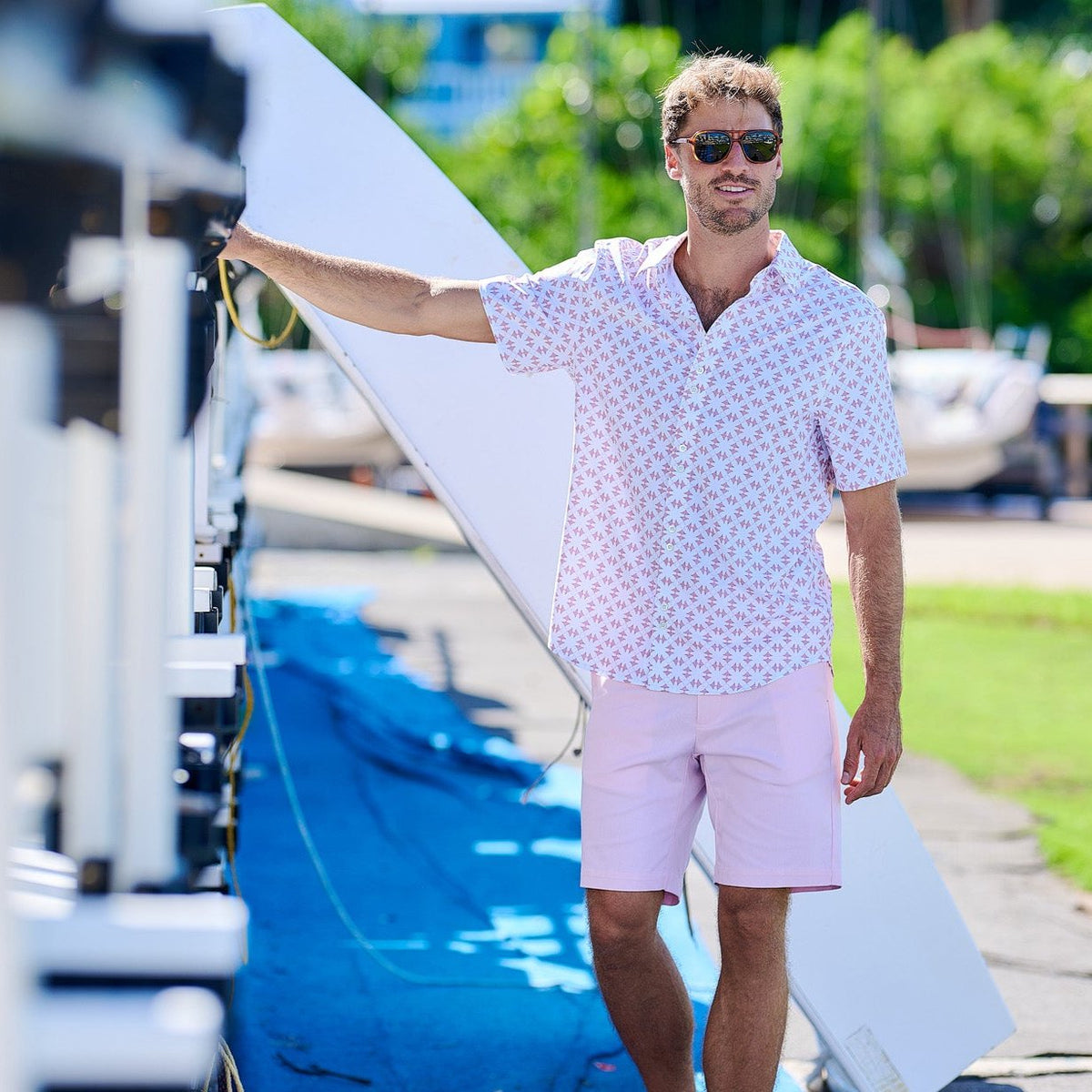 TABS_Bermuda_SSShirt_Stingray_Front