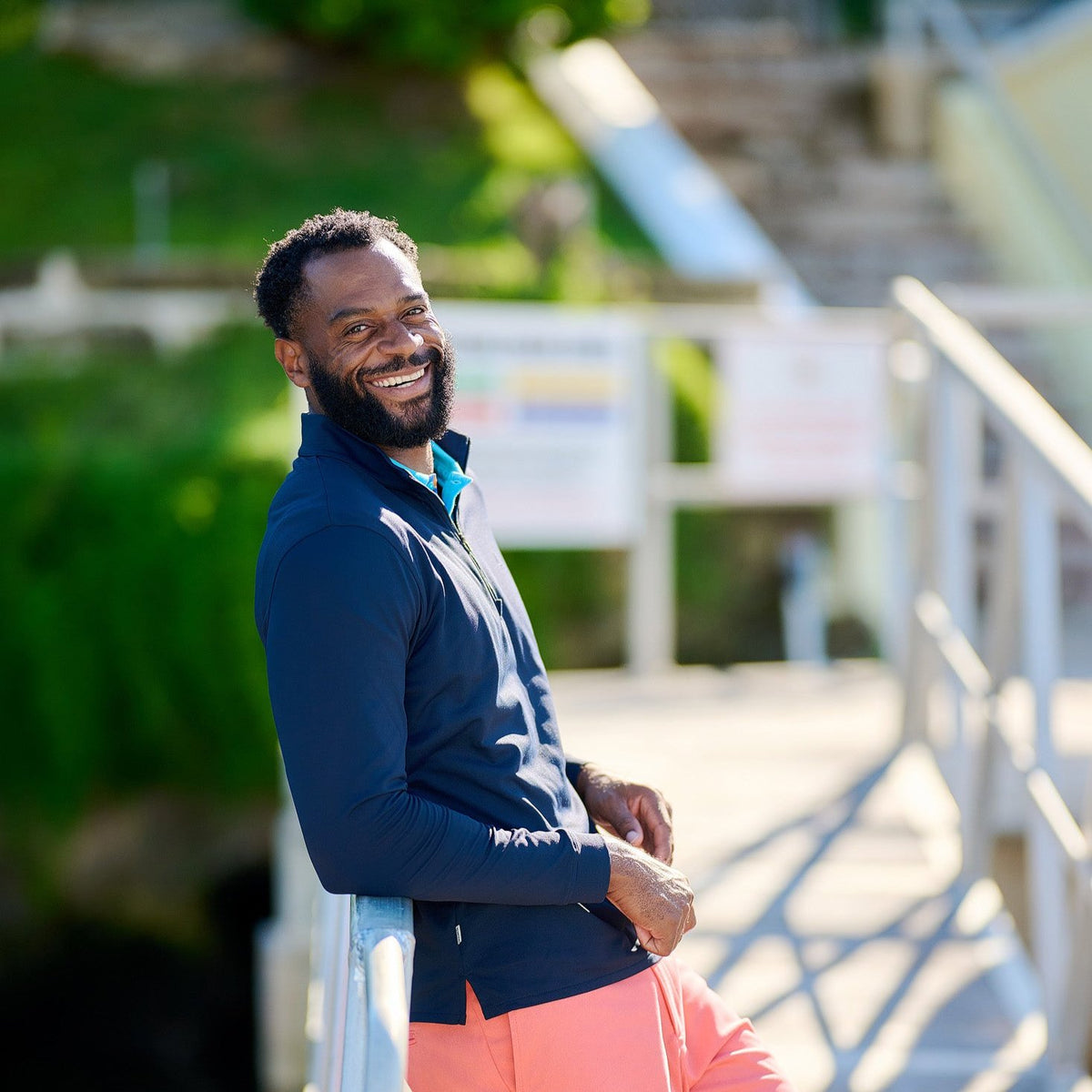 TABS_Bermuda_sweater_navy_front_side