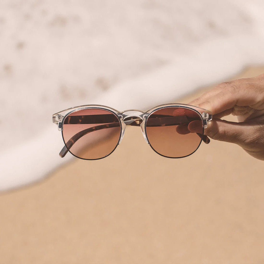 sunski_polarized_sunglasses_avila_9_1400x1100_ef187a9e-643b-4896-9d5a-ce623588beb8