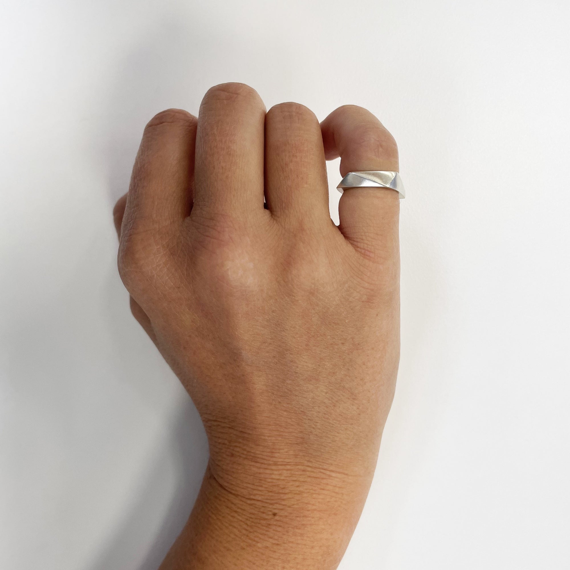 Melanie Eddy Faceted Pinky Ring - D
