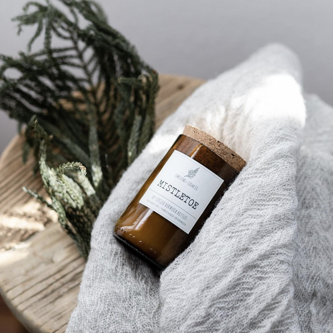 Limestone & Cedar Candle - Mistletoe